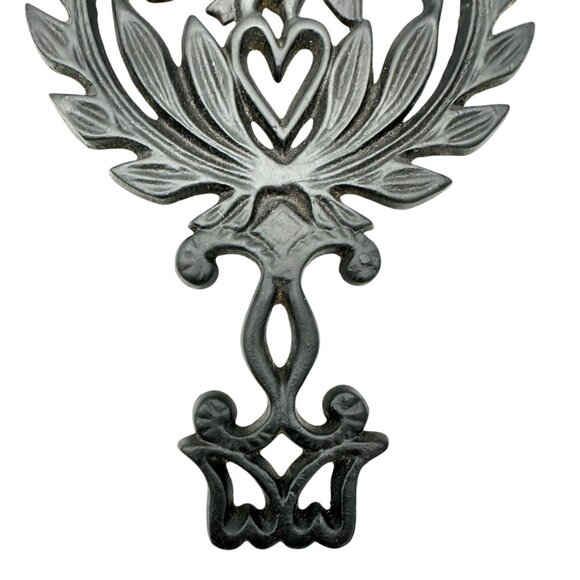 Cast Iron Wilton Trivet Eagle and Heart Design 8.5 x 5.5 Vintage Kitchen Decor - Picture 3 of 8